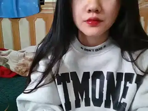 Snapshot of Yin-girl chatting on February 17, 2025, 11:44 am Yin-girl online show from February 17, 2025, 11:44 am