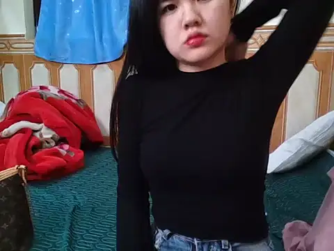 Snapshot of Yin-girl chatting on February 20, 2025, 11:42 am Yin-girl online show from February 20, 2025, 11:42 am