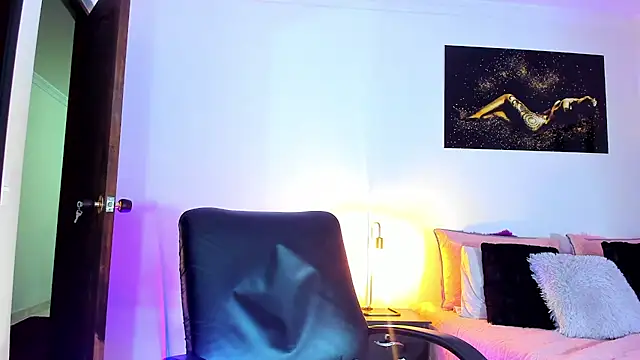 KimberlyBanks2 online show from March 10, 2025, 11:38 pm