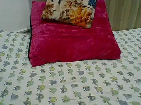 Snapshot of PrettyPrincess14 chatting on October 10, 2025, 1:28 am PrettyPrincess14 online show from October 10, 2025, 1:28 am