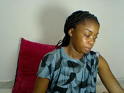 Snapshot of PrettyPrincess14 chatting on October 9, 2025, 12:33 am PrettyPrincess14 online show from October 9, 2025, 12:33 am