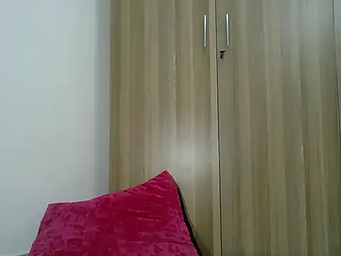 Snapshot of PrettyPrincess14 chatting on October 11, 2025, 7:04 pm PrettyPrincess14 online show from October 11, 2025, 7:04 pm