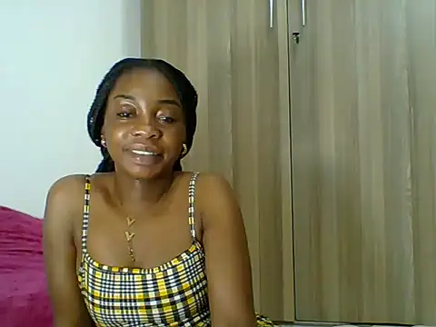 Snapshot of PrettyPrincess14 chatting on October 19, 2025, 7:38 pm PrettyPrincess14 online show from October 19, 2025, 7:38 pm