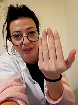 Selenna emma online show from December 16, 2025, 2:21 pm