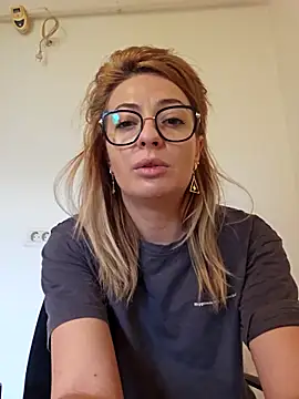 Selenna emma online show from October 15, 2025, 11:18 am