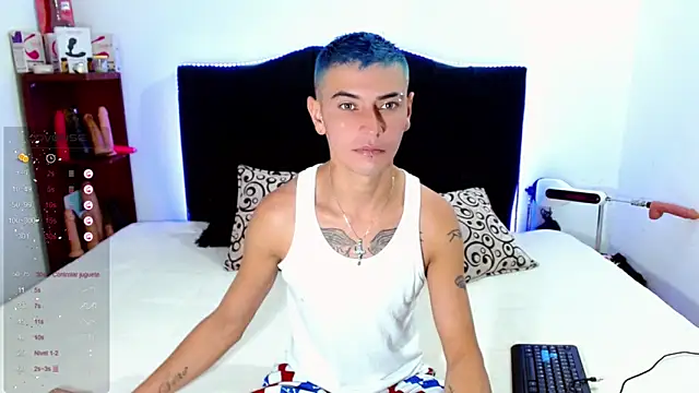  snopyy  online show from October 13, 2025, 7:59 pm