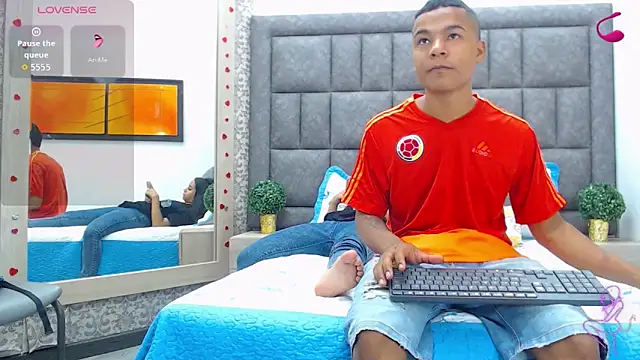 Snapshot of LiamsyAllison chatting on September 9, 2025, 1:09 pm LiamsyAllison online show from September 9, 2025, 1:09 pm