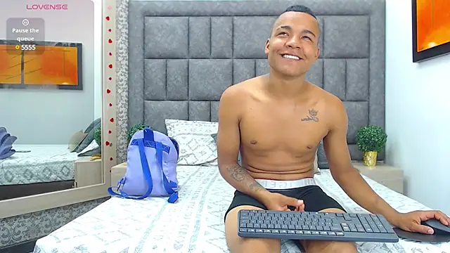 Snapshot of LiamsyAllison chatting on March 5, 2025, 3:07 pm LiamsyAllison online show from March 5, 2025, 3:07 pm