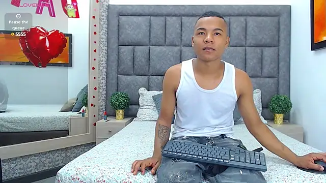 Snapshot of LiamsyAllison chatting on February 23, 2025, 2:57 pm LiamsyAllison online show from February 23, 2025, 2:57 pm