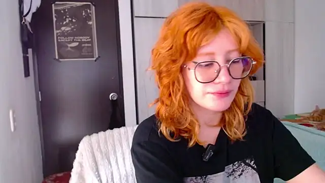 Snapshot of mariana124- chatting on December 17, 2025, 2:55 pm mariana124- online show from December 17, 2025, 2:55 pm