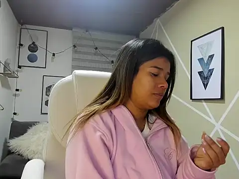 Enma  clark online show from November 14, 2025, 4:16 am