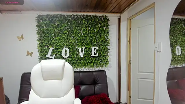 Enma  clark online show from February 26, 2025, 7:32 pm