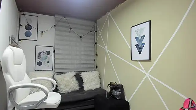 Enma  clark online show from September 14, 2025, 4:35 am