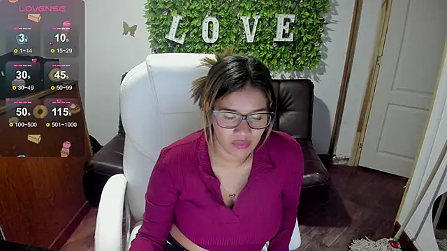 Enma  clark online show from March 12, 2025, 7:04 pm