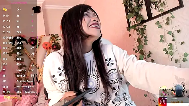 Snapshot of Punkys_ chatting on October 31, 2025, 10:49 pm Punkys online show from October 31, 2025, 10:49 pm