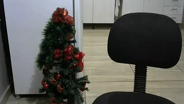 Snapshot of branca18hot chatting on December 18, 2025, 2:05 am branca18hot online show from December 18, 2025, 2:05 am