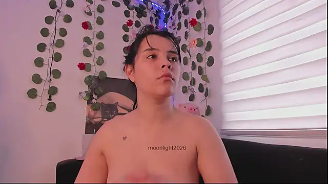 moonliiiight1 online show from March 16, 2026, 5:05 pm