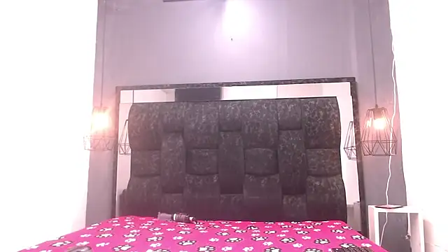 Snapshot of AndreaGil_ chatting on October 22, 2025, 11:53 am AndreaGil online show from October 22, 2025, 11:53 am