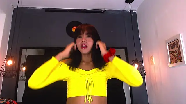 AndreaGil  online show from January 13, 2026, 7:29 pm