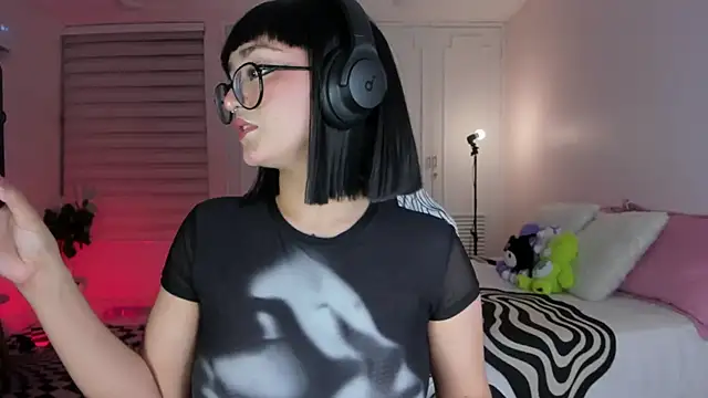 Snapshot of SweetJennaa chatting on March 14, 2025, 4:21 am SweetJennaa online show from March 14, 2025, 4:21 am