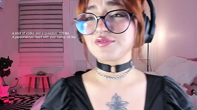 Snapshot of SweetJennaa chatting on February 24, 2025, 8:27 am SweetJennaa online show from February 24, 2025, 8:27 am