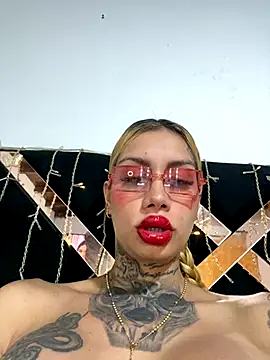 Snapshot of Zaratattoox chatting on October 10, 2025, 8:04 am Zaratattoox online show from October 10, 2025, 8:04 am