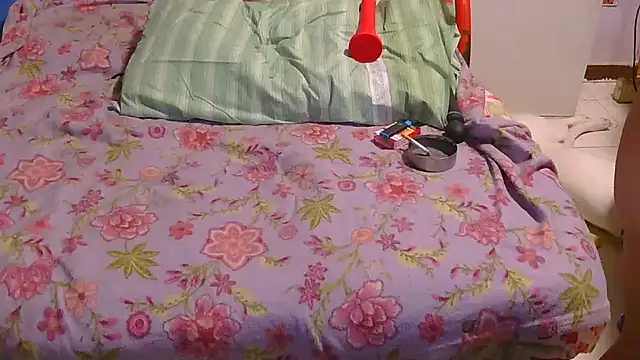 Snapshot of couplemilf2 chatting on December 30, 2024, 8:47 pm couplemilf2 online show from December 30, 2024, 8:47 pm