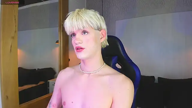 VladHellsing4 online show from April 11, 2026, 2:43 pm