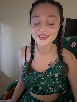 Snapshot of Kimsweet7 chatting on December 19, 2025, 5:04 pm Kimsweet7 online show from December 19, 2025, 5:04 pm