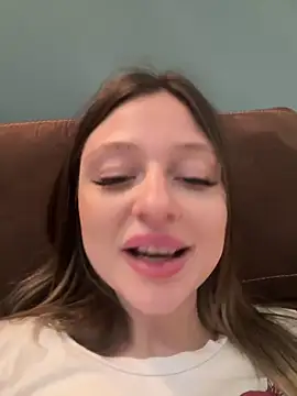 Snapshot of Kimsweet7 chatting on March 4, 2025, 5:03 pm Kimsweet7 online show from March 4, 2025, 5:03 pm