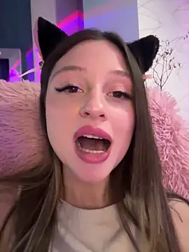 Snapshot of Kimsweet7 chatting on March 4, 2025, 8:05 pm Kimsweet7 online show from March 4, 2025, 8:05 pm