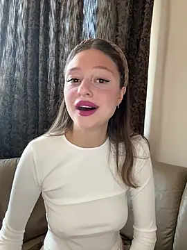 Snapshot of Kimsweet7 chatting on September 28, 2025, 11:06 am Kimsweet7 online show from September 28, 2025, 11:06 am