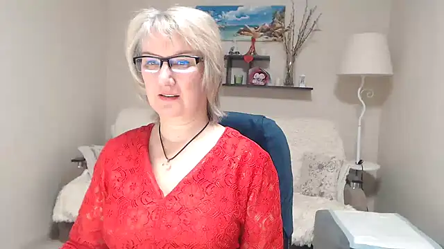 Snapshot of FleurMays chatting on February 4, 2026, 5:13 am FleurMays online show from February 4, 2026, 5:13 am