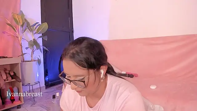 Snapshot of Ivannabreast_Official chatting on March 13, 2025, 11:27 pm Ivannabreast Official online show from March 13, 2025, 11:27 pm