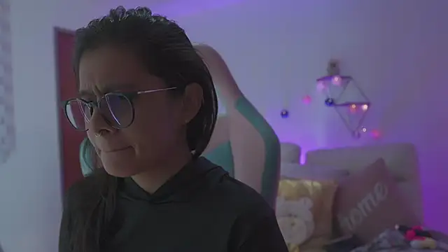 Snapshot of megan_ssmith_ chatting on November 12, 2025, 9:18 pm megan ssmith online show from November 12, 2025, 9:18 pm