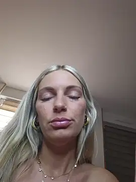 Snapshot of Lydie_off chatting on June 16, 2026, 7:19 am Lydie off online show from June 16, 2026, 7:19 am