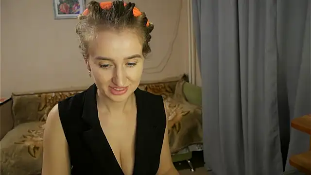 Snapshot of Sophiloren chatting on January 21, 2025, 6:45 pm Sophiloren online show from January 21, 2025, 6:45 pm