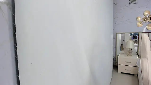 Snapshot of Leah_Sweetie chatting on September 11, 2025, 10:15 am Leah Sweetie online show from September 11, 2025, 10:15 am