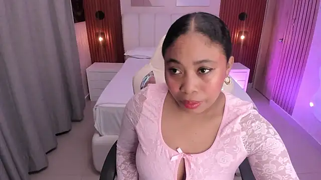 Snapshot of Leah_Sweetie chatting on October 1, 2025, 10:20 am Leah Sweetie online show from October 1, 2025, 10:20 am