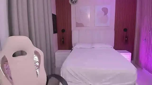 Snapshot of Leah_Sweetie chatting on September 26, 2025, 10:00 am Leah Sweetie online show from September 26, 2025, 10:00 am