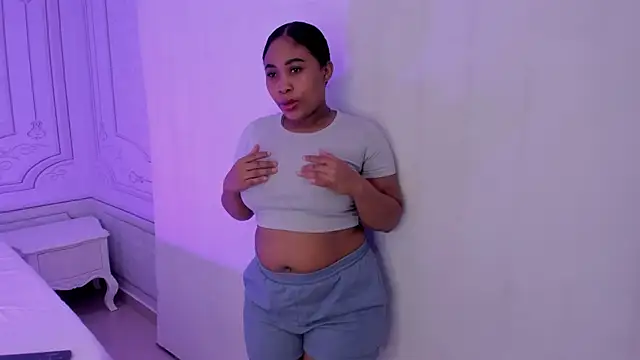 Snapshot of Leah_Sweetie chatting on March 19, 2025, 11:17 am Leah Sweetie online show from March 19, 2025, 11:17 am