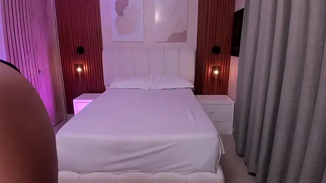 Snapshot of Leah_Sweetie chatting on October 13, 2025, 10:06 am Leah Sweetie online show from October 13, 2025, 10:06 am