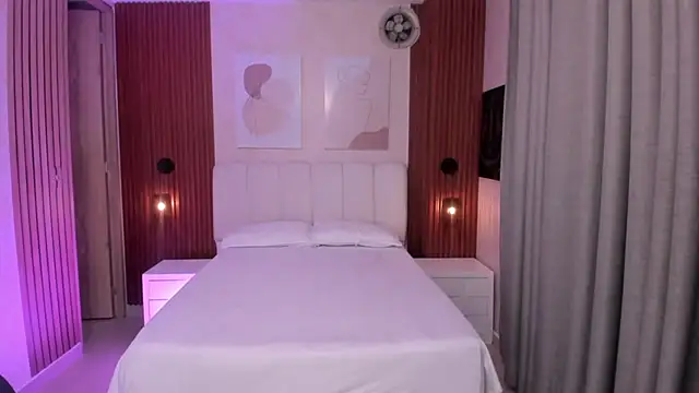 Snapshot of Leah_Sweetie chatting on November 3, 2025, 9:46 am Leah Sweetie online show from November 3, 2025, 9:46 am