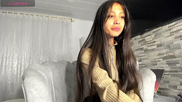 Snapshot of Loren_parissi chatting on March 12, 2025, 3:13 am Loren parissi online show from March 12, 2025, 3:13 am