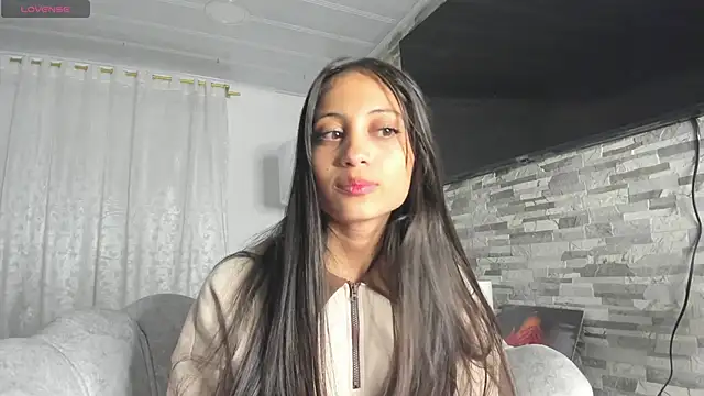 Snapshot of Loren_parissi chatting on February 19, 2025, 2:12 am Loren parissi online show from February 19, 2025, 2:12 am