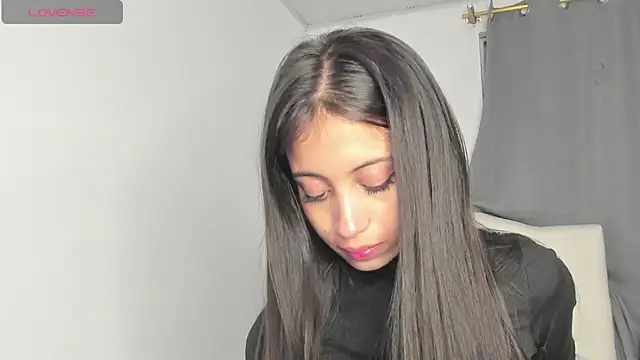 Snapshot of Loren_parissi chatting on December 4, 2024, 2:58 am Loren parissi online show from December 4, 2024, 2:58 am