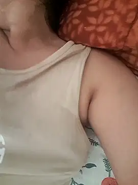 Snapshot of MakeMeCumAhh chatting on October 17, 2025, 11:45 am MakeMeCumAhh online show from October 17, 2025, 11:45 am