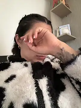 SofiaG  online show from November 3, 2025, 7:06 pm