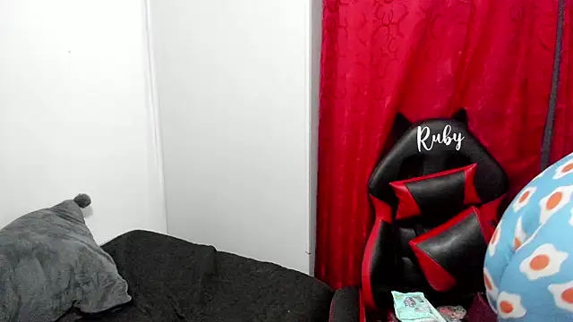 Snapshot of RubyPirsso18 chatting on November 12, 2025, 7:07 pm RubyPirsso18 online show from November 12, 2025, 7:07 pm