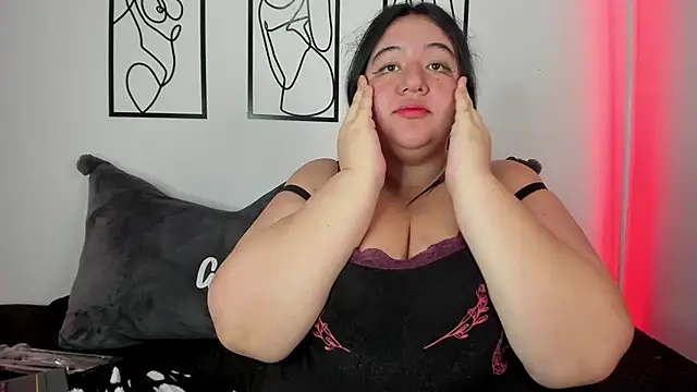 Snapshot of RubyPirsso18 chatting on March 14, 2025, 1:27 am RubyPirsso18 online show from March 14, 2025, 1:27 am